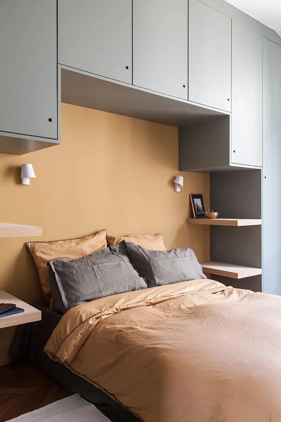 卧室再大,也别放“床头柜”!学学人家这样布置,好收纳还有颜值