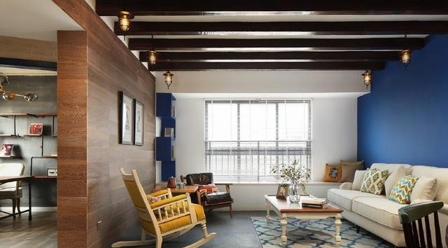 128㎡老公寓改造成美式工业风，闺蜜进门都找不到电视