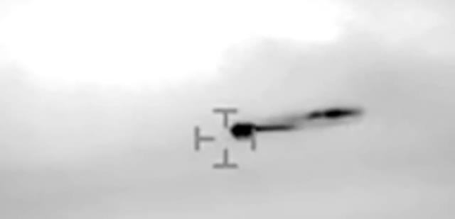智利海军拍到神秘UFO,飞行途中产出奇怪物质,它究竟怎么回事?