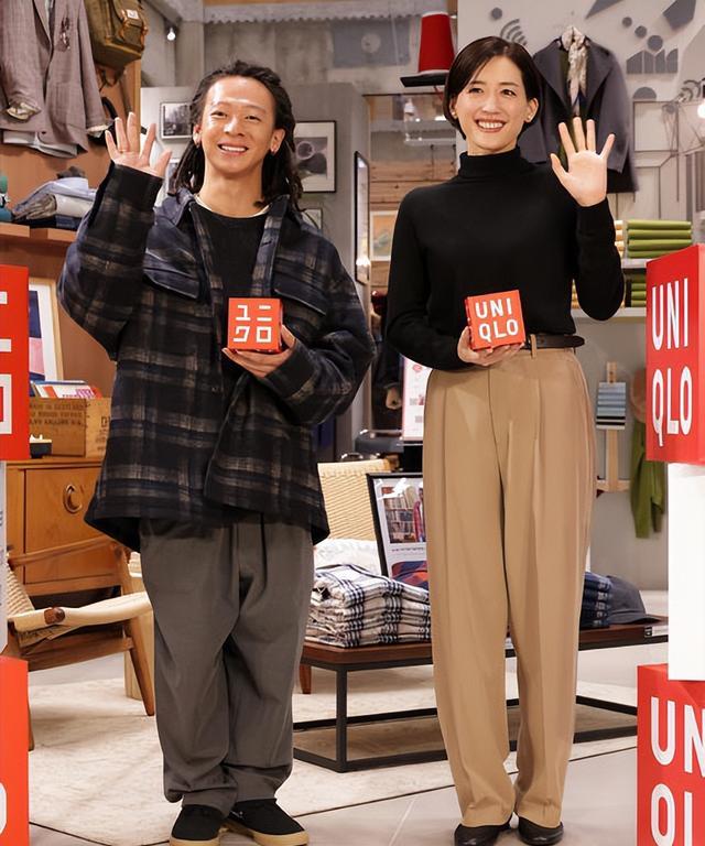 绫濑遥|日本女星绫濑遥身穿黑衣超靓！雪肤玉貌美得让人窒息