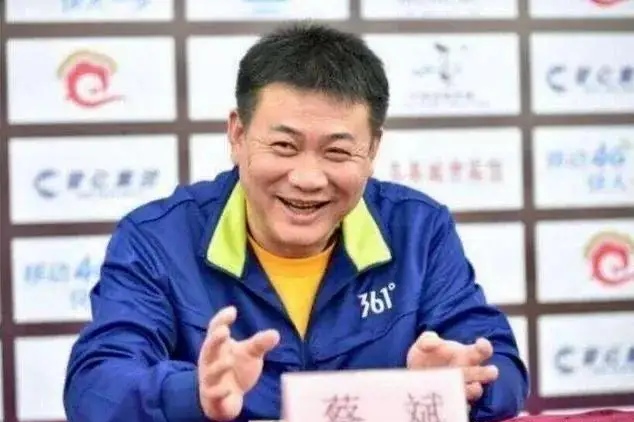 蔡斌|时隔13年蔡斌再次执掌女排，排协选帅再受质疑，国家队或迎来巨变