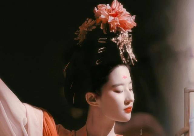 刘亦菲|乡野村妇刘亦菲？京城的红粉佳人模样，在渣男周舍口中听出点眉目