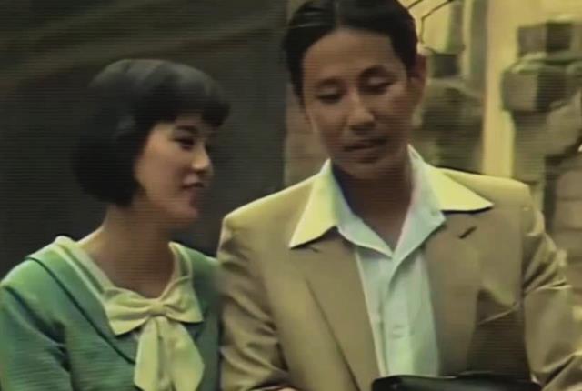 围城|《围城》：看懂方鸿渐大骂苏文纨，才知道他对唐晓芙的爱，真可笑