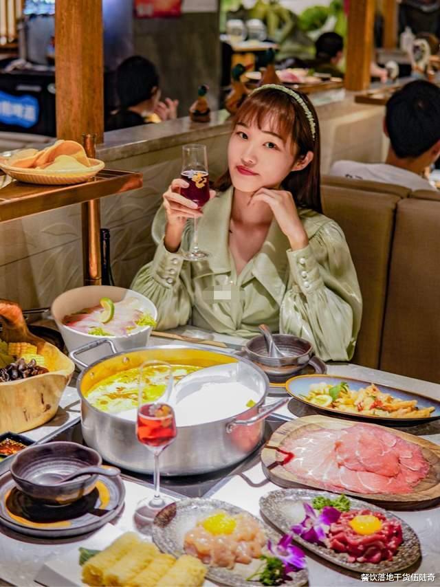 这都敢干，又一家开业即倒闭的店，餐饮人对自己真狠