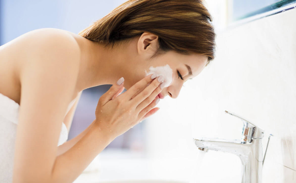 适合学生党的暑假逆袭护肤方法来啦！素颜逆袭校花