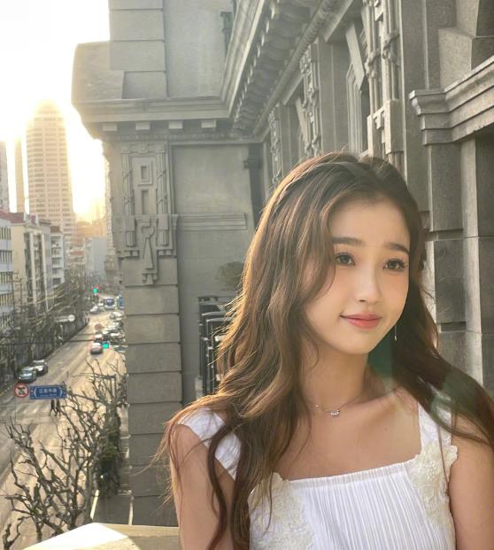 与君初相识·恰似故人归|虞书欣甜妹变辣妹,大秀好身材,不吝啬分享健身美照