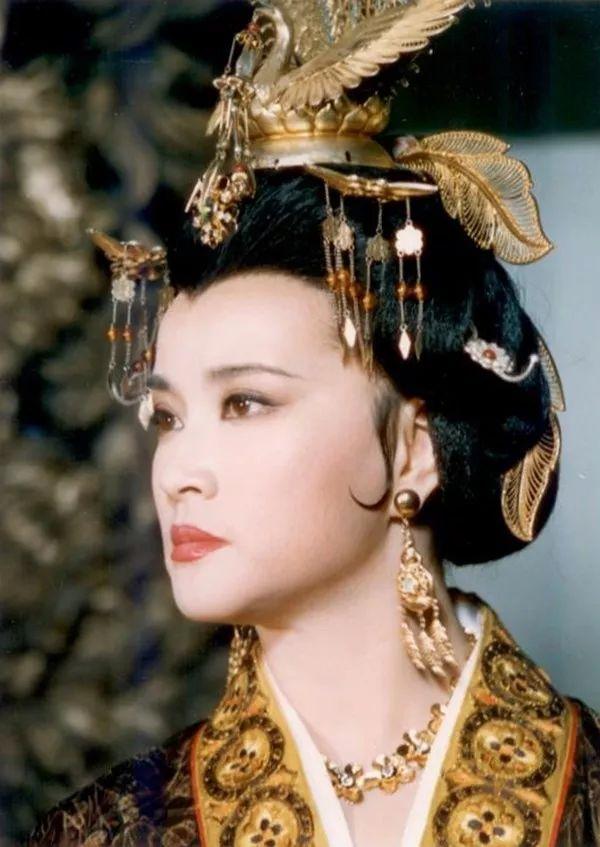 刘晓庆|刘晓庆新片杀青，65岁“牵强”扮18岁少女，看到定妆照后瞬间清醒