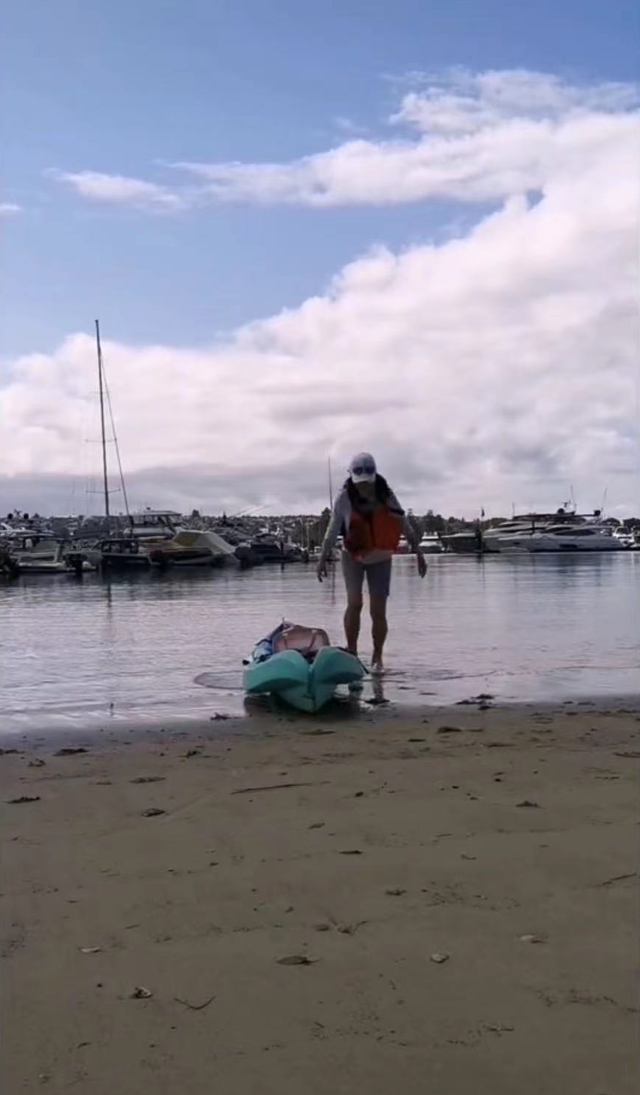 阚清子|56岁田震高调回澳洲生活,扎双马尾出海玩乐,资产不菲过贵妇生活!