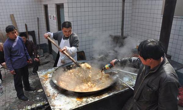 猪肉|农村这一职业,身强力壮才能干,很多四五十就没了,原因众说纷纭