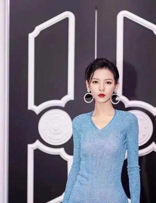 Angelababy|11位女星身材，杨颖苗条，鞠婧祎娇小