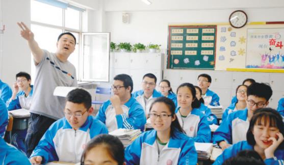 女学生|男老师和女学生事件后续，“不雅”聊天记录曝光，家长：枉为人师