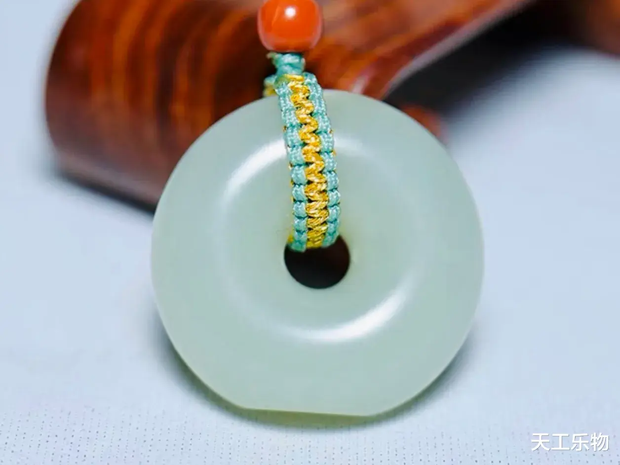 羊脂玉|从最潮到最土!和田玉平安扣算不算羊脂玉的“背锅侠”?