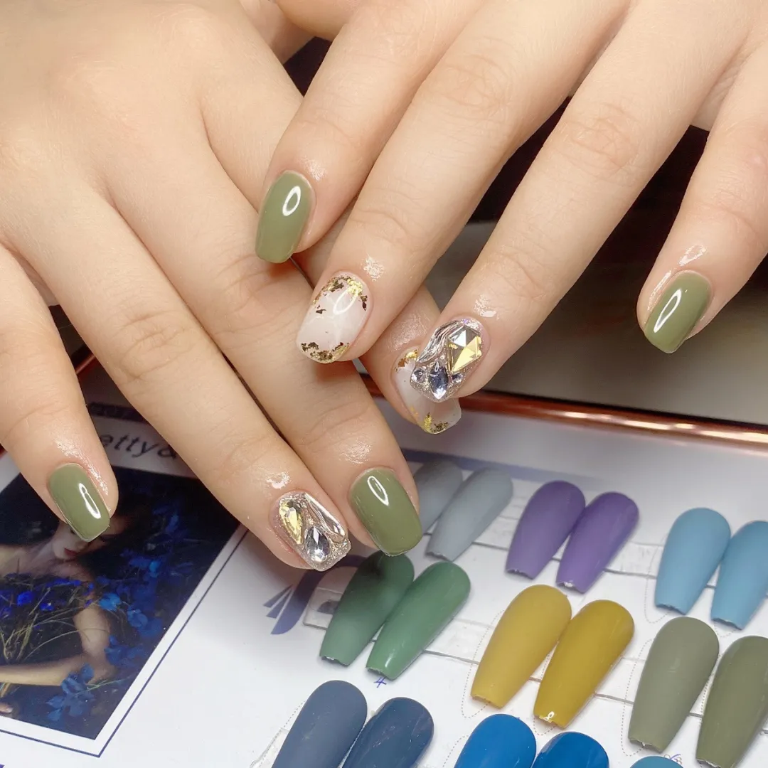 李冰冰 适合黄黑肤色姐妹的显白新年款美甲~