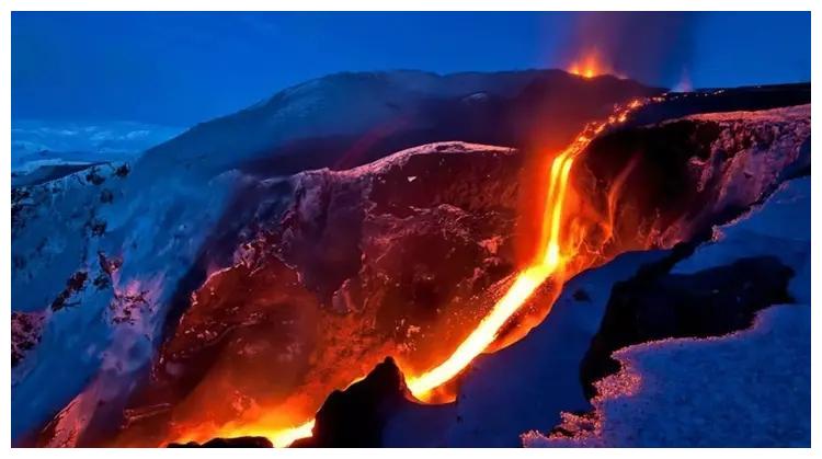 多处火山赶在2022年尾喷发，意味着什么？地球或将进入极寒期？