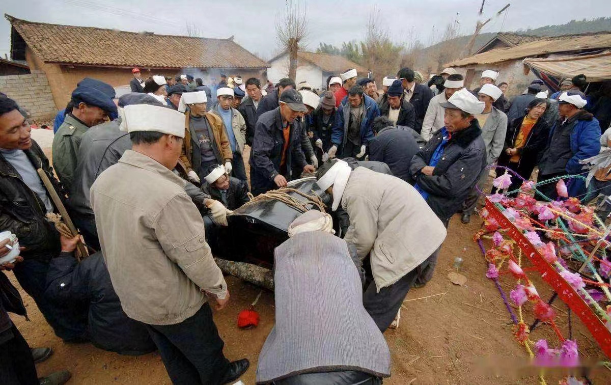 |河南职业哭丧人:每年碰头上万次,一场挣700元,亲戚却说她不孝