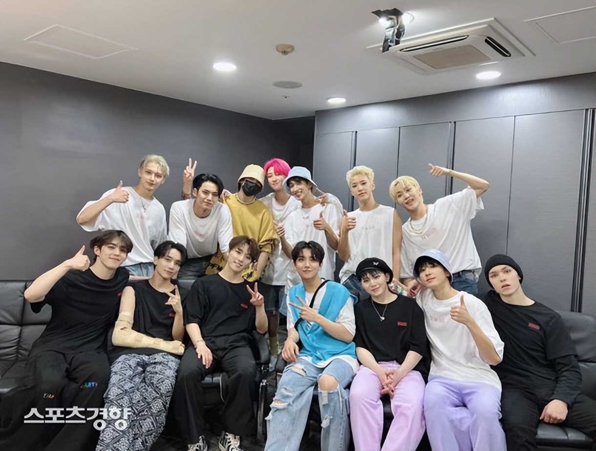 演唱会|防弹少年团柾国炫耀了他与Seventeen的友谊，晒演唱会认证照！