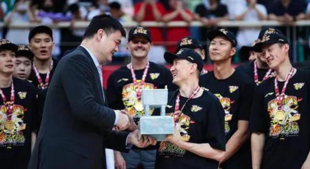 辽宁男篮|辽宁夺冠奖金有多少？真不能全怪姚明！19年广东众将是真爽！