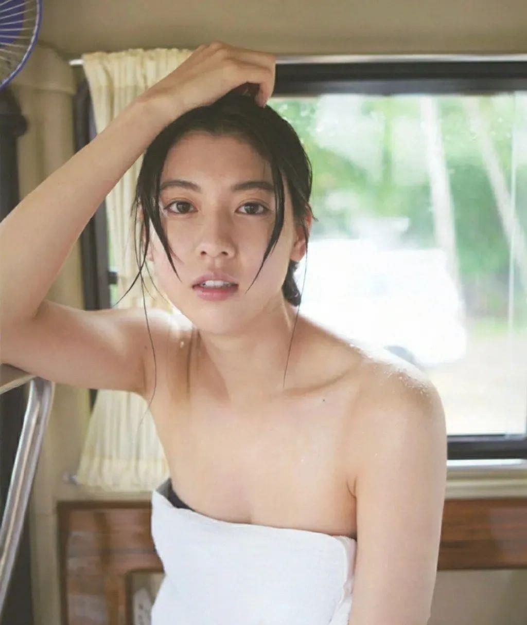 三吉彩花|日本女星三吉彩花超靓丽！肤白貌美大长腿太性感撩人