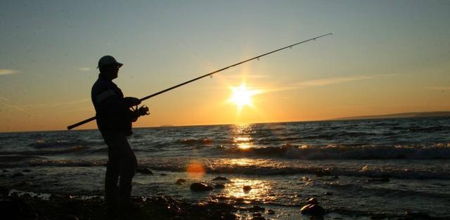 剑与远征|钓鱼人的最高境界！你们的女朋友行吗？网友：爱情最初的样子