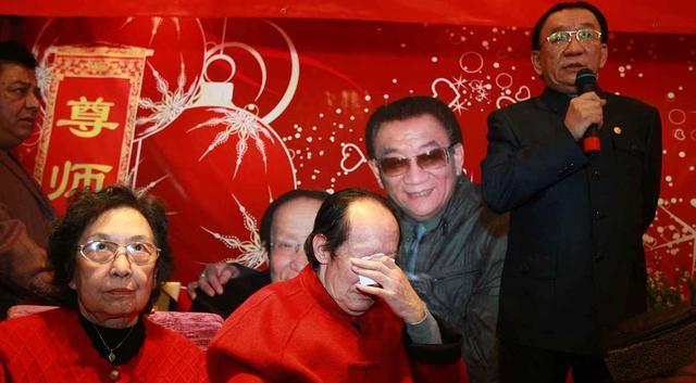 相声|侯耀华徒弟有说相声的吗?网友说几乎与相声无关,尤其那个女徒弟