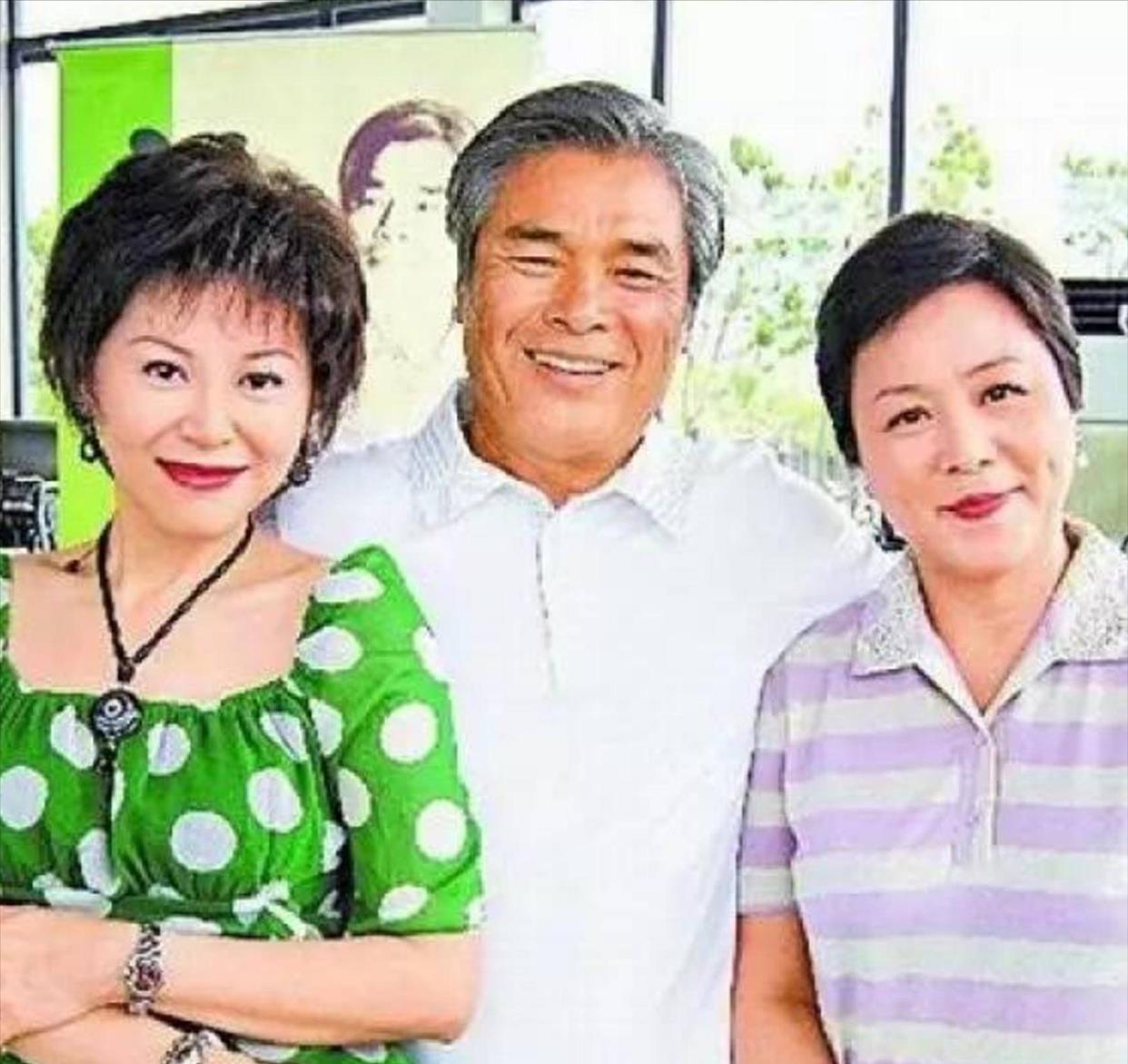 韦小宝|雷洪：破产后6个老婆全跑光，71岁再娶娇妻，如今仍然风流快活！