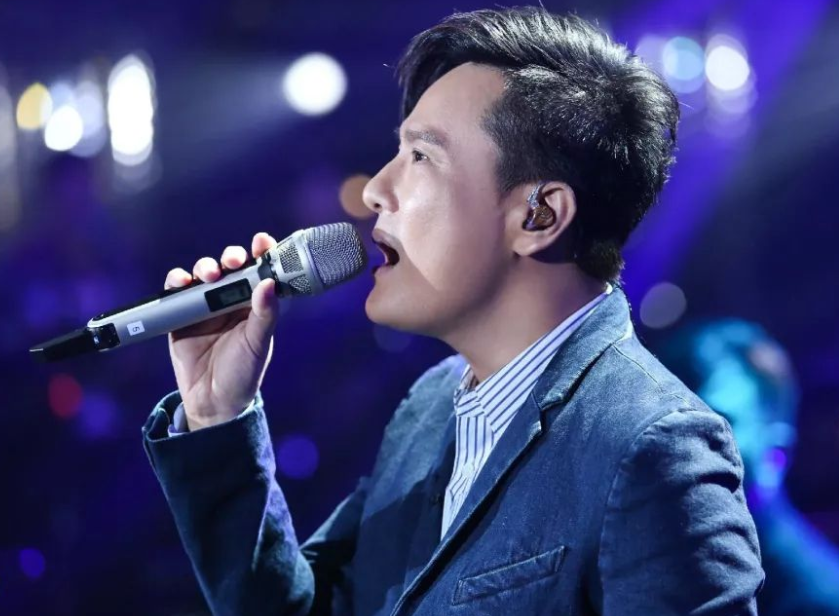 张卫健|男歌手被捕画面曝光?张卫健躺枪登上热搜,网友:他身材没那么高