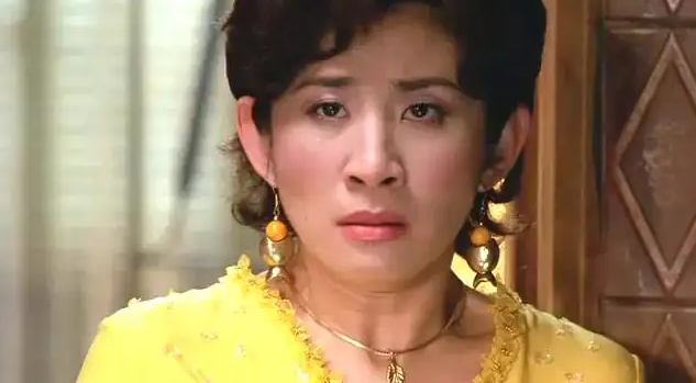 吴君如|近日,吴君如晒出和梁朝伟刘嘉玲的合照都是几十年的老友了,真是难得了