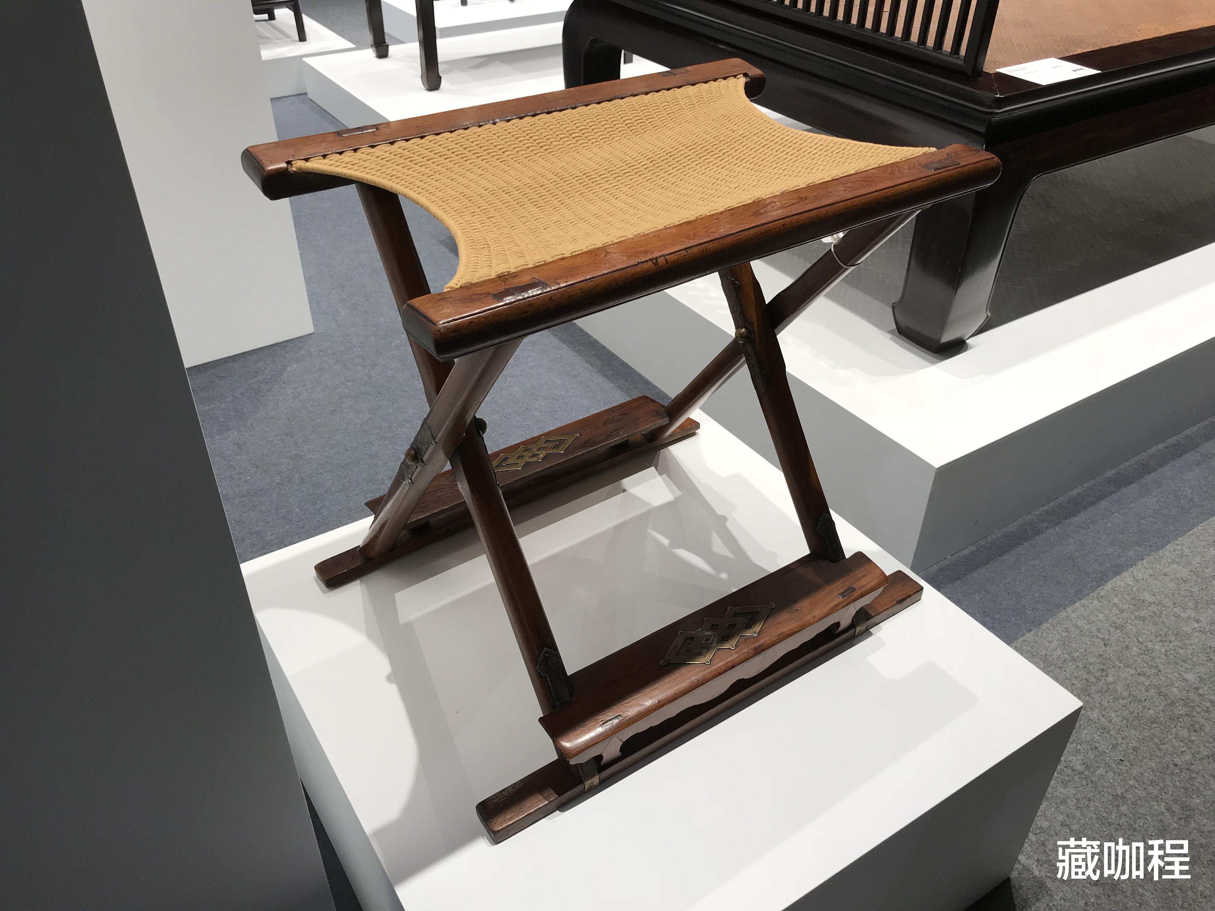 |鼓腿彭牙壸门脚踏,黄花梨大交杌估价百万港元