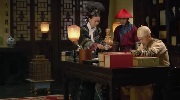 甄嬛传|《甄嬛传》：芳若没见过“好东西”？甄嬛送点化妆品就把她收买了