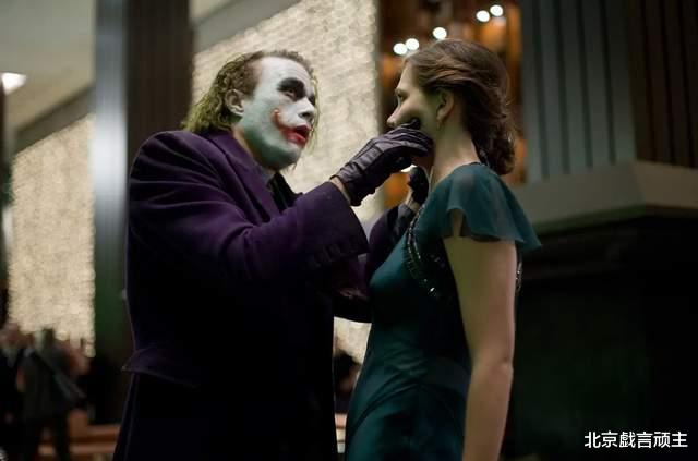 新蝙蝠侠|新蝙蝠侠回归漫画本质，摆脱dc宇宙束缚，剖析人性丑恶，引人深思