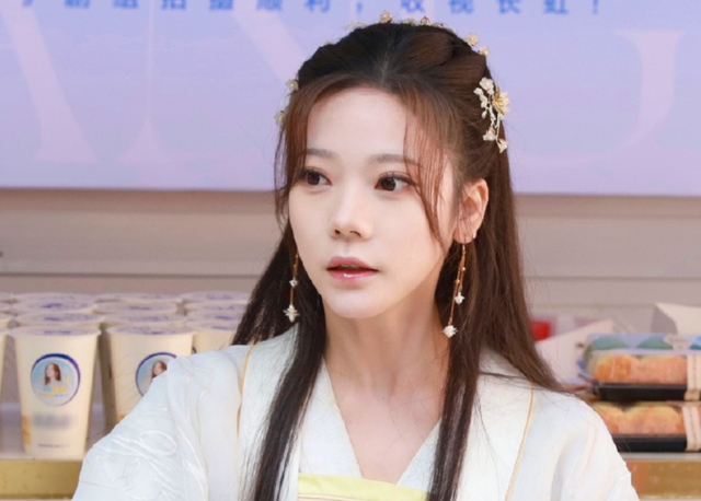 杨超越|杨超越的资源究竟有多好？《重紫》刚杀青不久，又接一部大女主戏