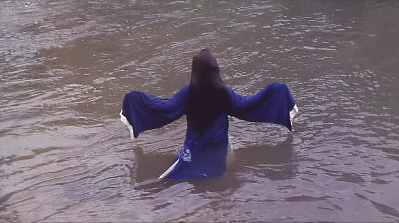 母亲的战争|重温《山村老尸》，童年阴影名不虚传