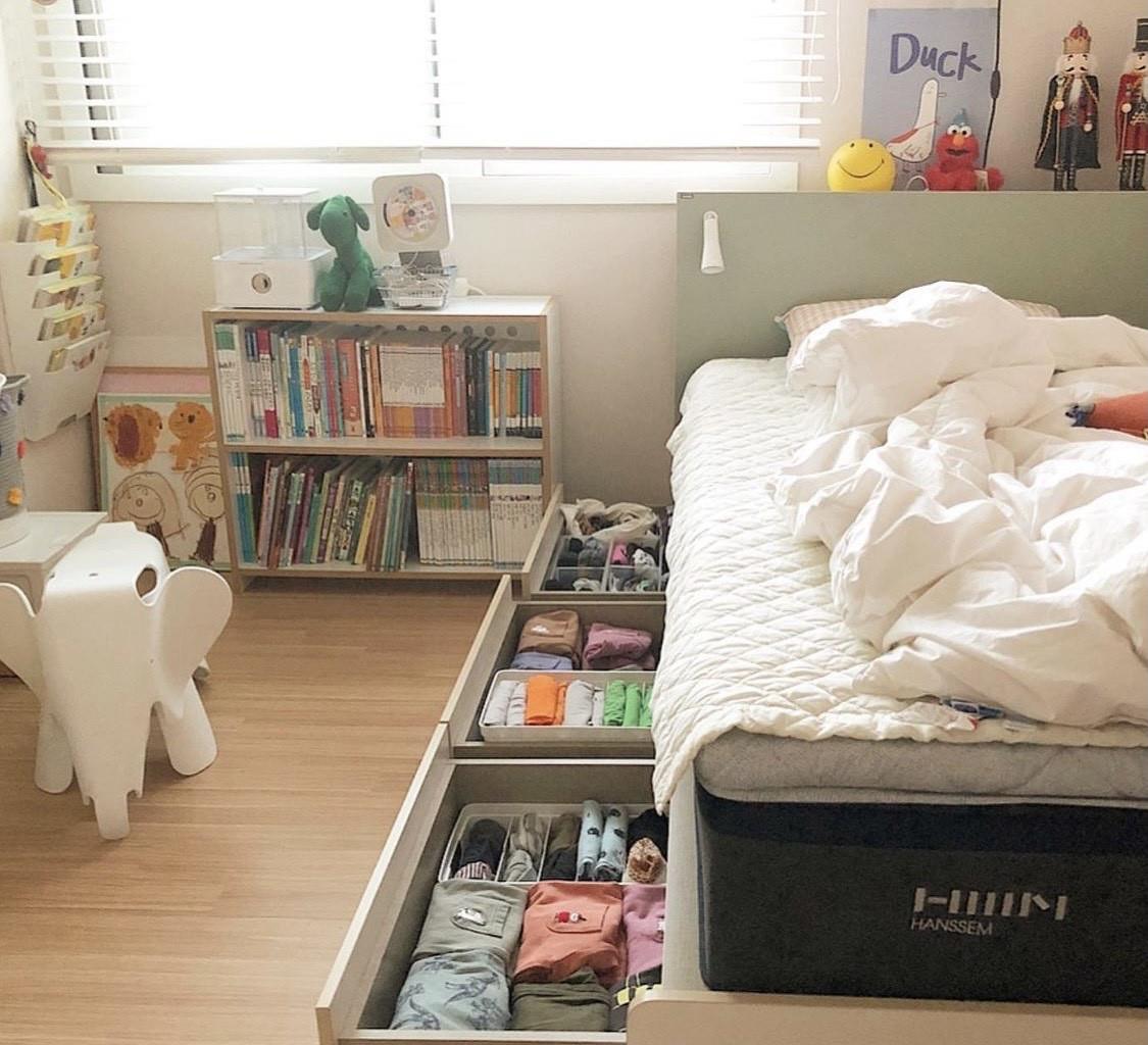 这位韩主妇,一天带俩娃,她依旧让屋子干净不乱,这生活真的棒!