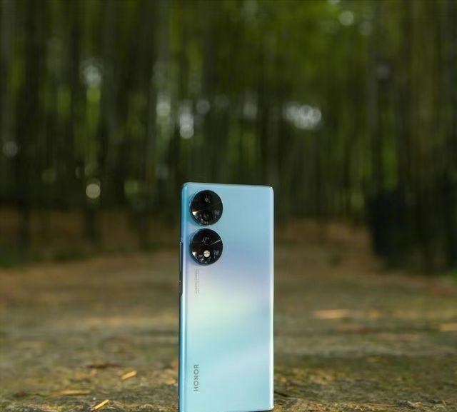 荣耀|荣耀新机亮相，120Hz+4nm，值得期待