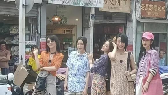 美颜|万万没想到，离开了美颜滤镜和高跟鞋的加持，这些女明星被瞬间打回原形！