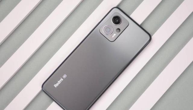红米Note|红米Note12Pro晋级，高品质直屏+天玑8100+专业影像系统，很香