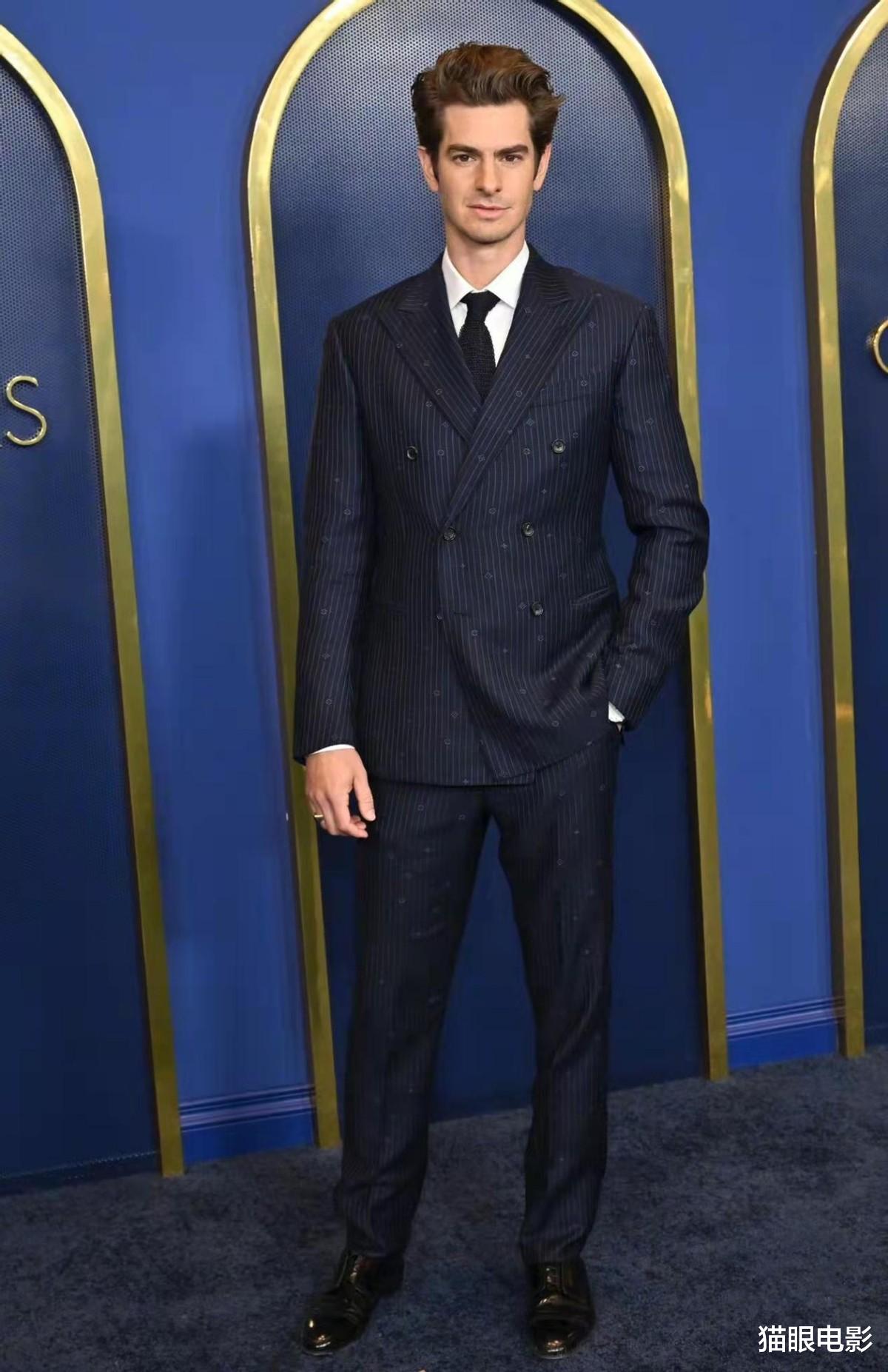 本尼迪克特·康伯巴奇|32岁小k太惊艳!化烟熏妆单手插兜桀骜不驯,网友:美得毫不费力