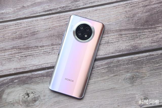 华为荣耀|从2199元跌至1269元，66W+6400万，“10GB运存”手机沦为千元机