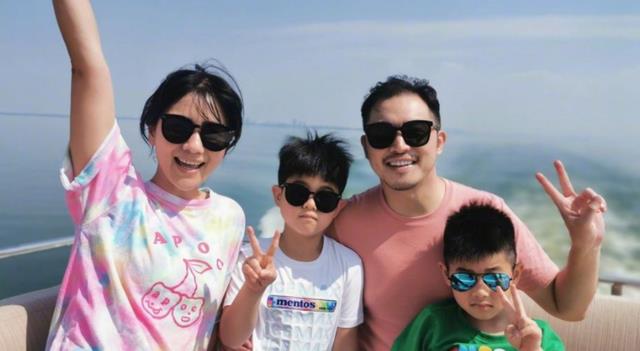 胡可|胡可年轻的时候太好看了，如今重回娱乐圈，她却在快速苍老