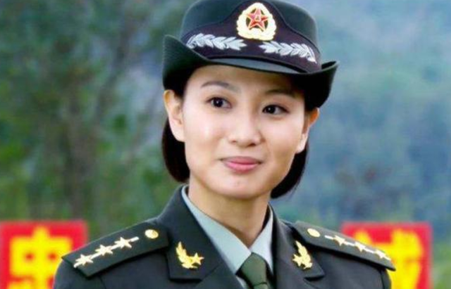 任长霞|“穿着暴露”就别演女警,这5位女星告诉你,教养是刻在骨子里的