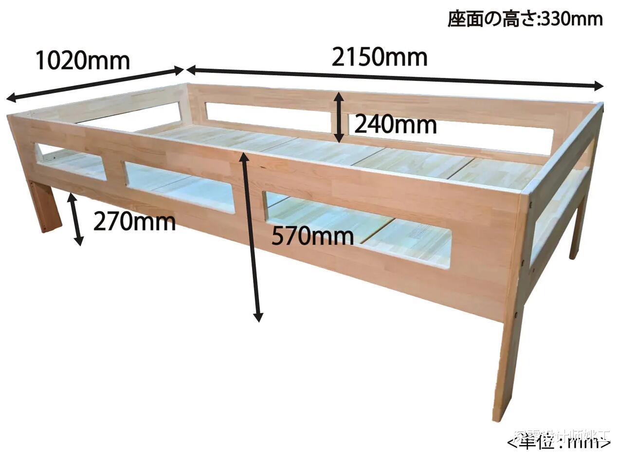 对于小卧室，没什么比放张多功能床更实用，结合上下铺实现收纳储物