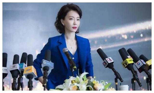 袁泉|8位自带“总裁”气质的女星,总裁范拿捏到位,稳重大气还不油腻