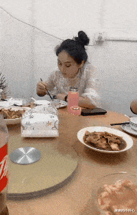 “当代年轻人能懒到什么程度？”床头柜用了两年都没拆封