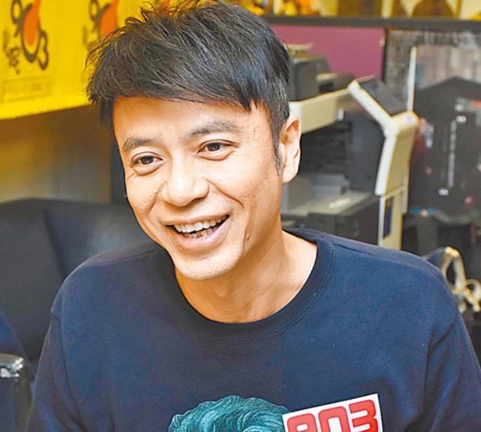 李克勤|有人问李克勤：“你这么大年纪，怎么还出来演出？”