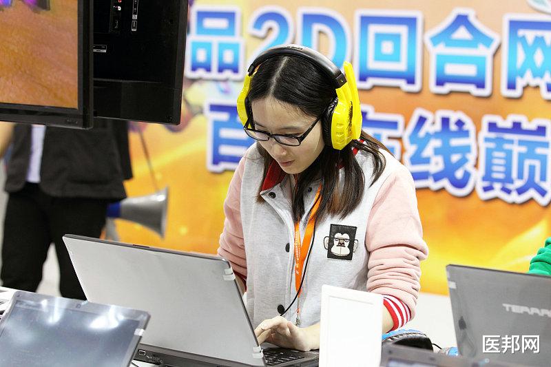 骨传导耳机|听力下降不可逆!骨传导耳机与降噪耳机,哪个对听力更友好?