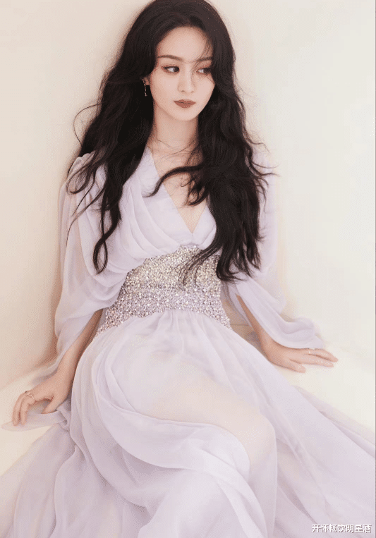 赵丽颖|薰衣草的束腰礼服搭配大波浪头发，赵丽颖大秀熟女魅力！