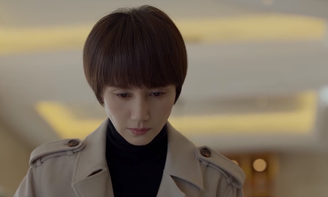 王一博|玫瑰之战:叶勤勤手机里的亲密视频被当众公布,顾念瞬间怒了