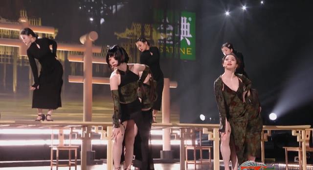 谢娜|《乘风破浪的姐姐》三公出圈,拉票各出奇招,谢娜成“点睛之笔”