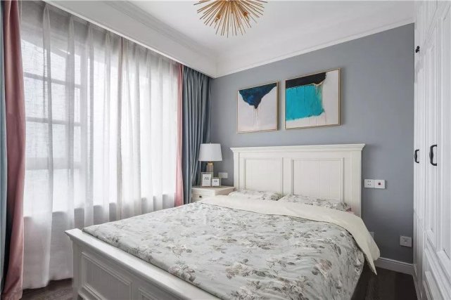 110平灰蓝白三居室淡雅而内敛,营造平和舒缓的空间氛围