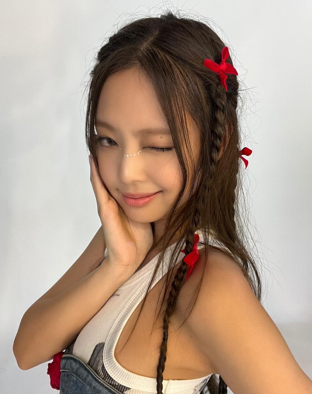 金泰亨|Jennie和金泰亨吃饭照被曝光，YG和HYBE继续沉默，全程靠粉丝澄清